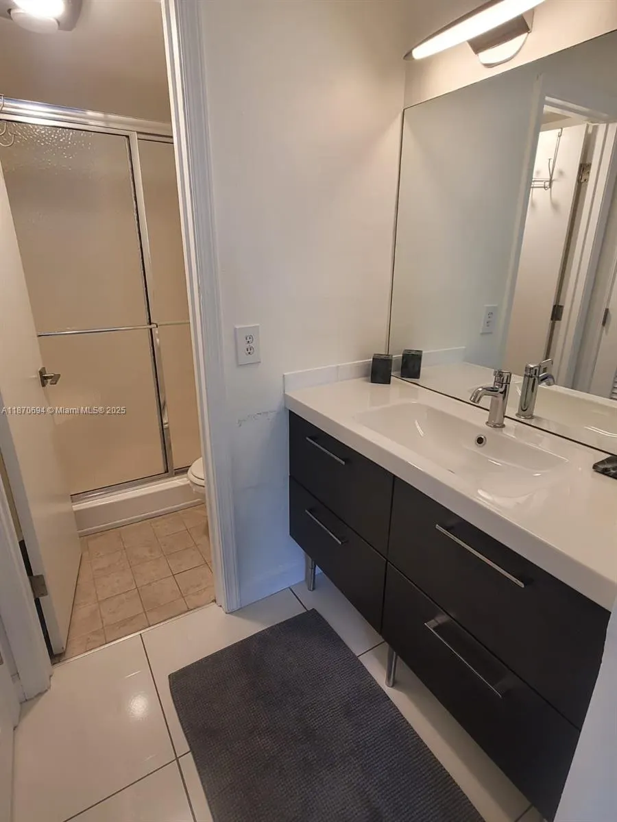959 SE 2nd Ave, #209