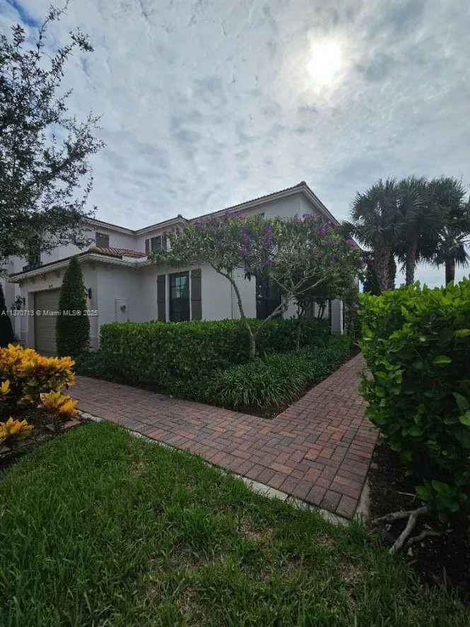 10226 Akenside Dr