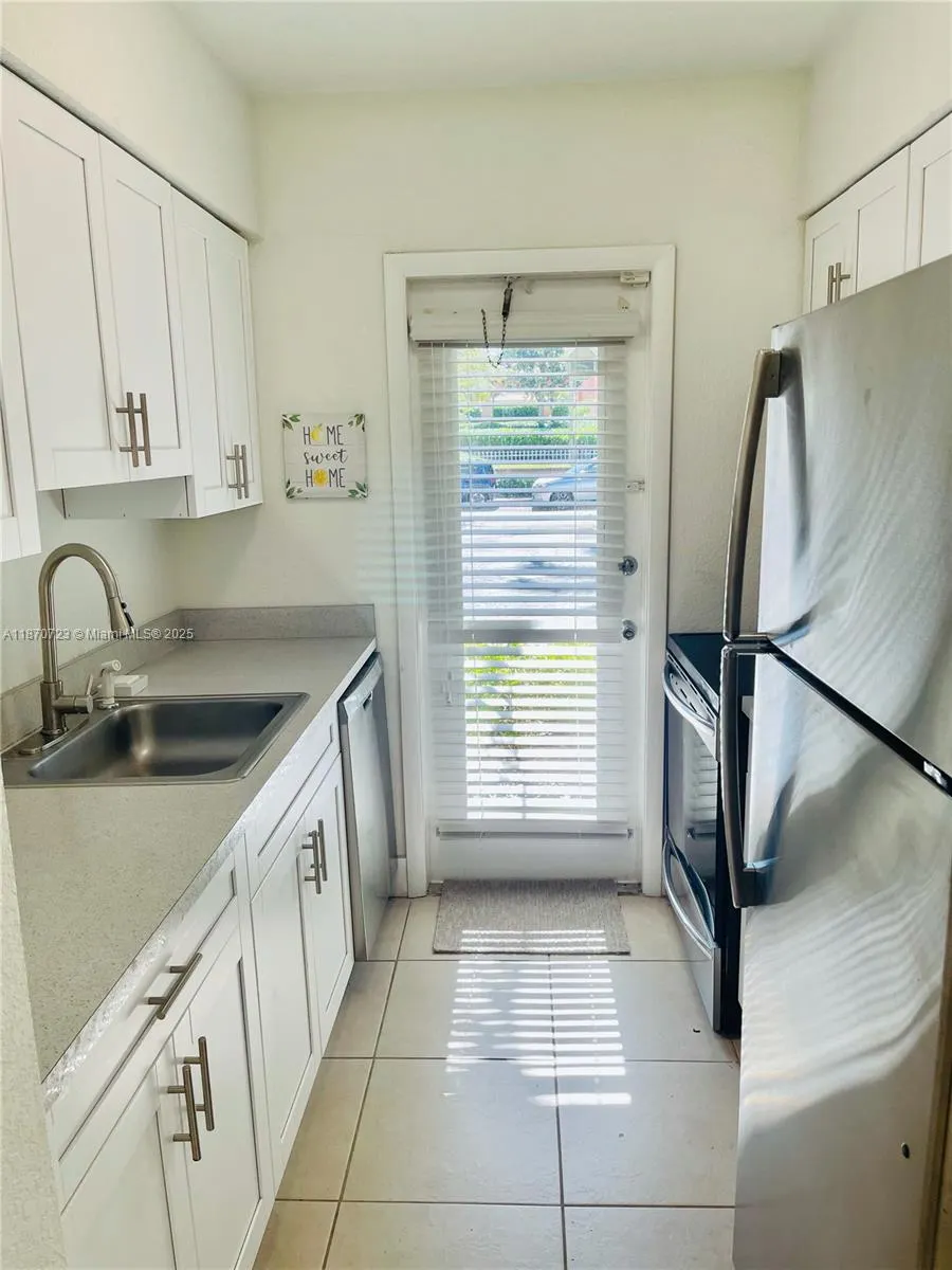 35 Edgewater Dr, #103