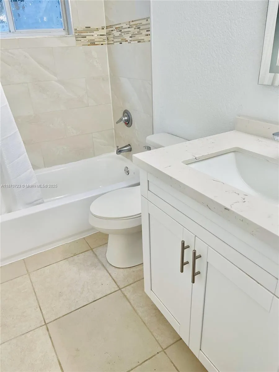 35 Edgewater Dr, #103