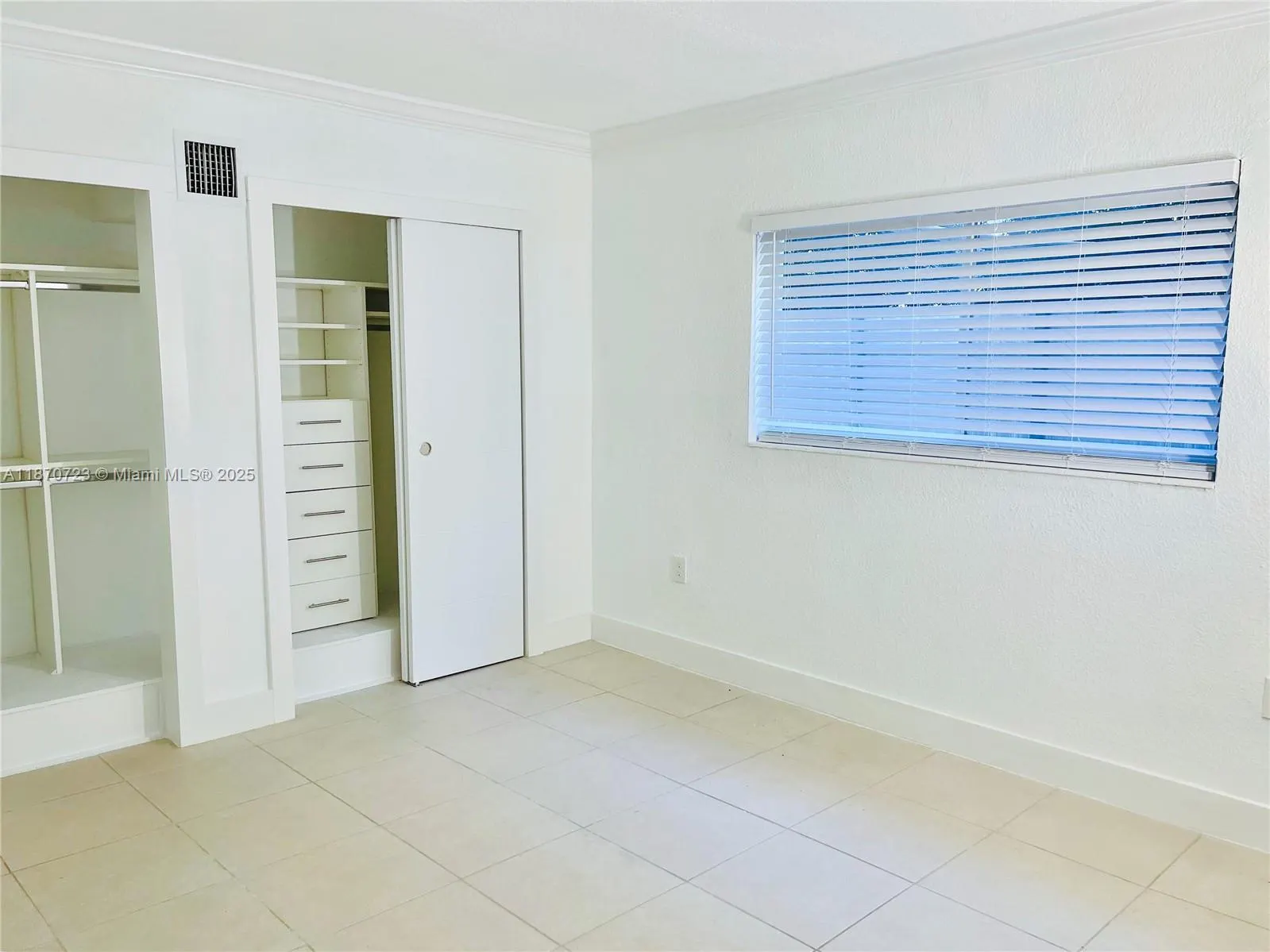 35 Edgewater Dr, #103