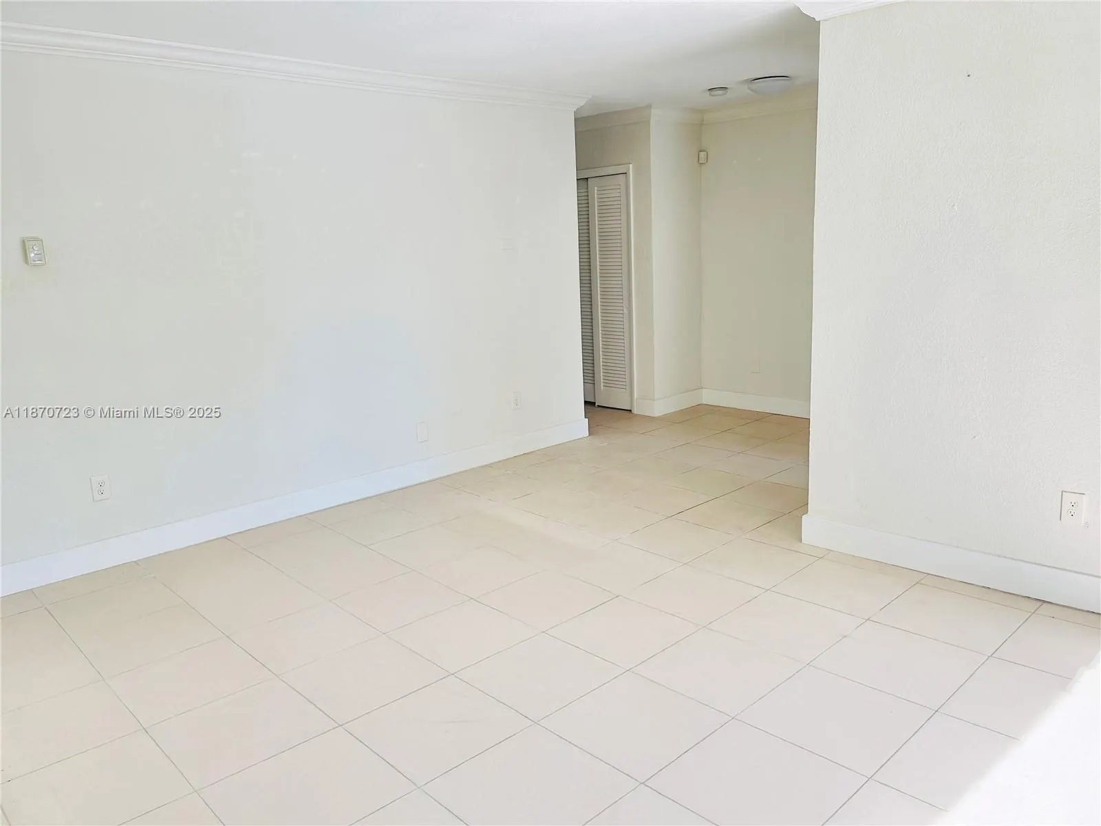 35 Edgewater Dr, #103