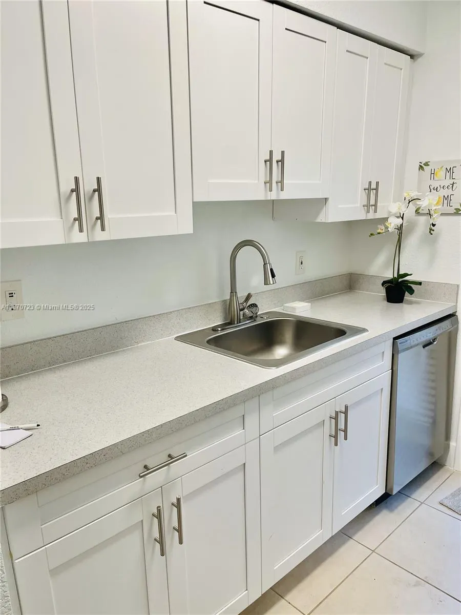 35 Edgewater Dr, #103