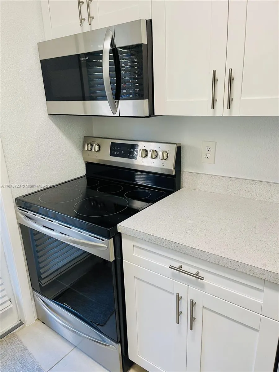 35 Edgewater Dr, #103