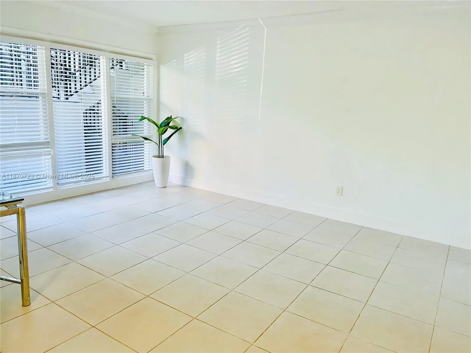 35 Edgewater Dr, #103