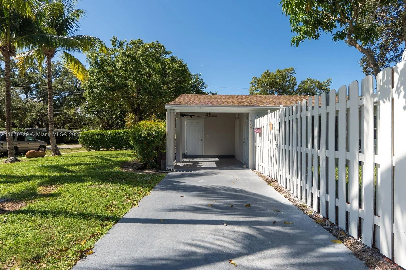 1121 SW 18th Ct