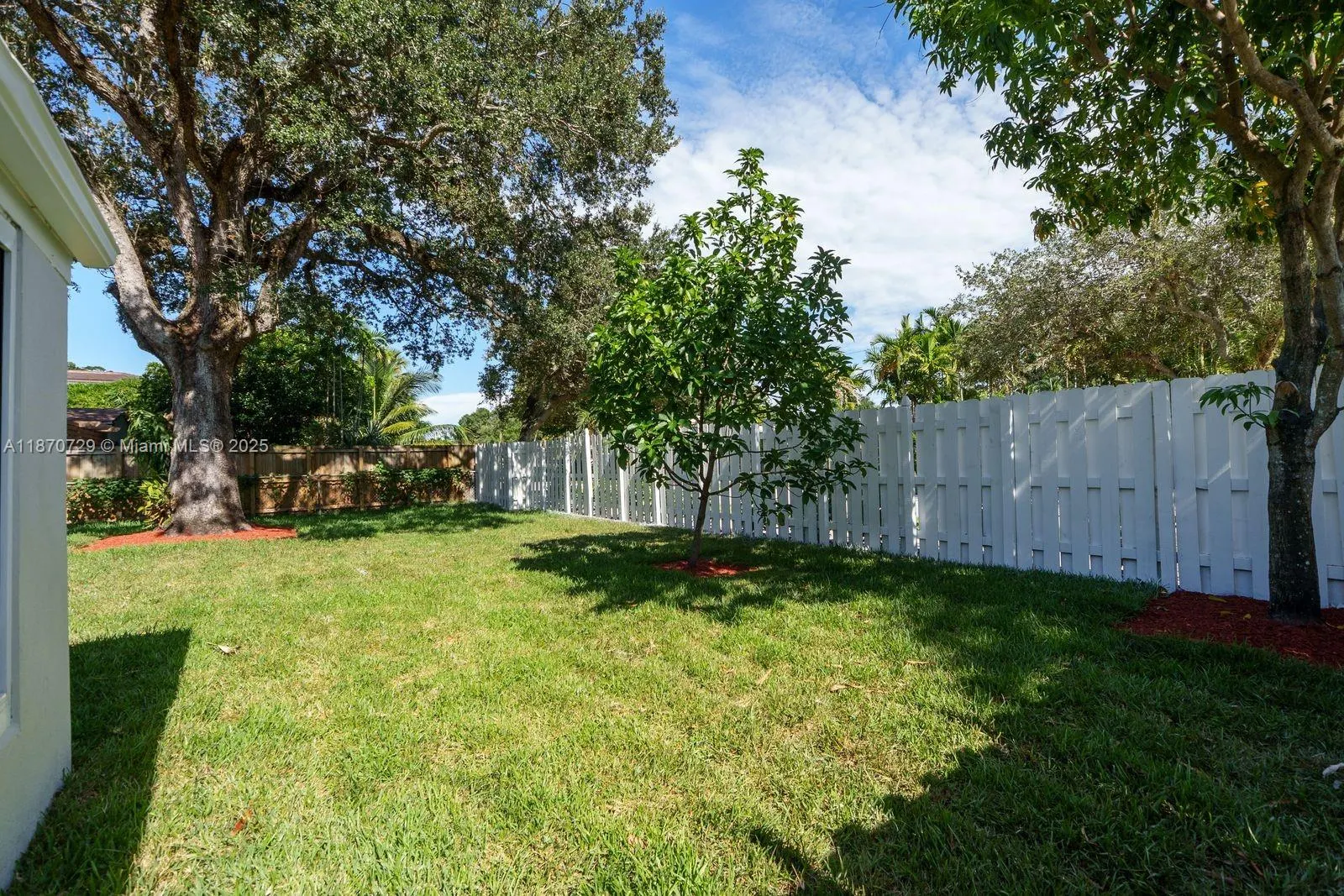 1121 SW 18th Ct