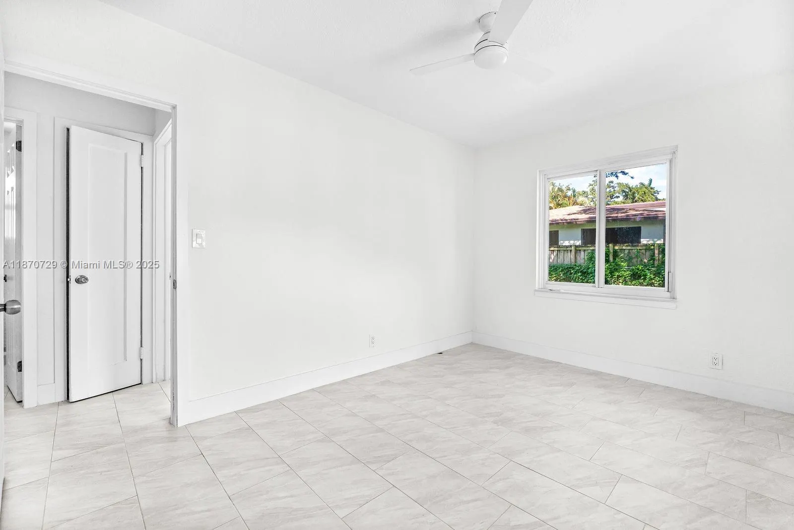 1121 SW 18th Ct