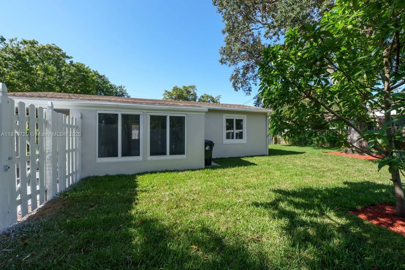 1121 SW 18th Ct