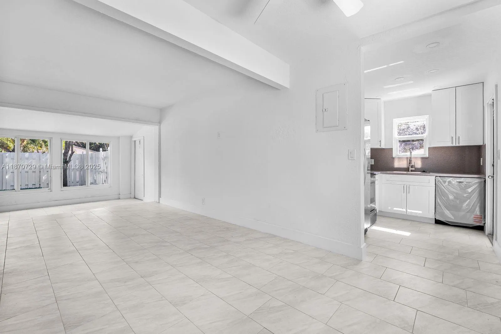 1121 SW 18th Ct