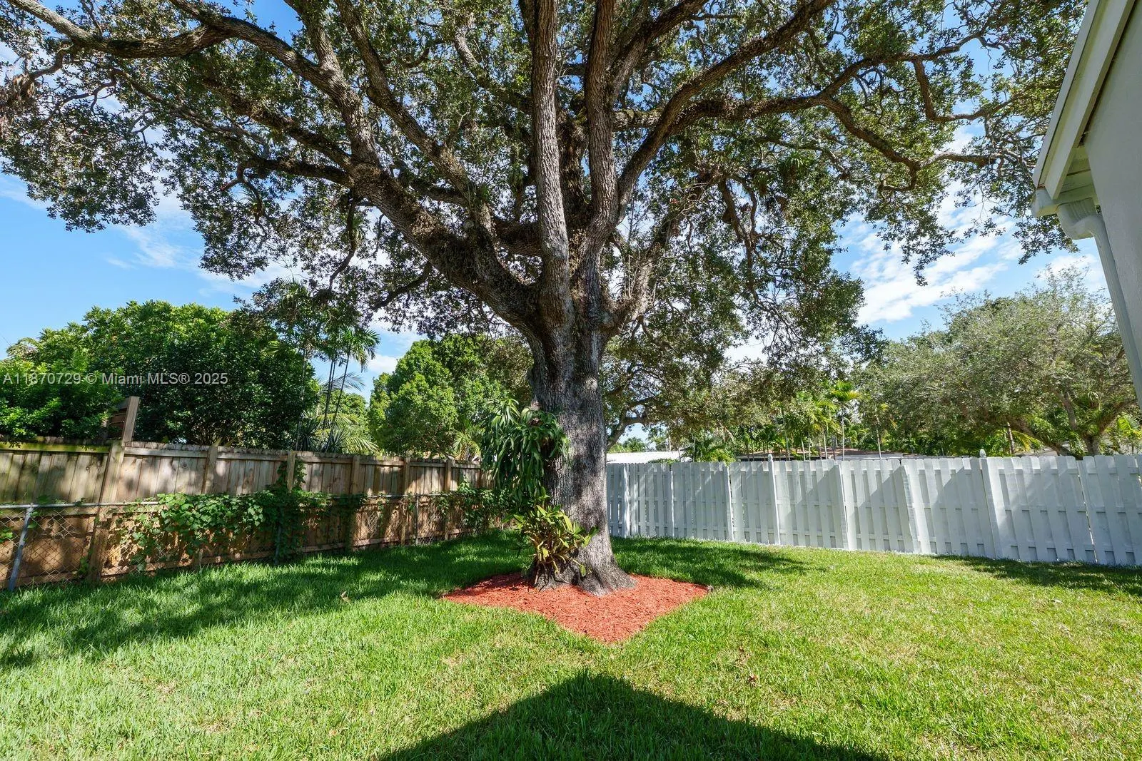 1121 SW 18th Ct