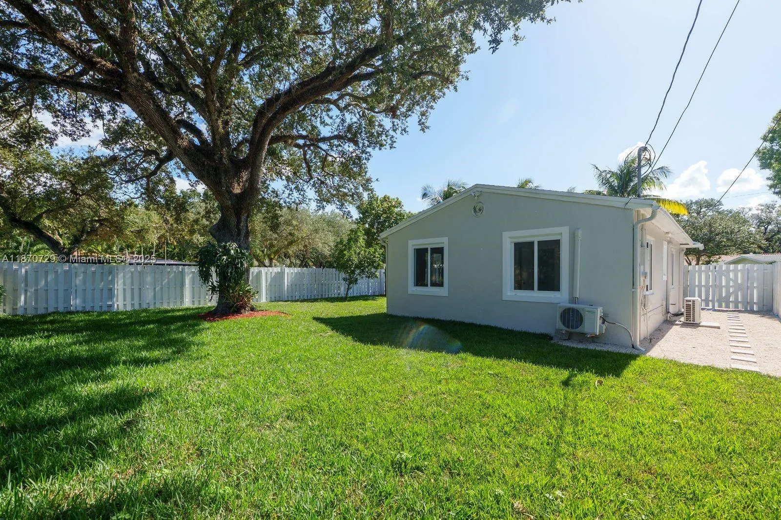1121 SW 18th Ct