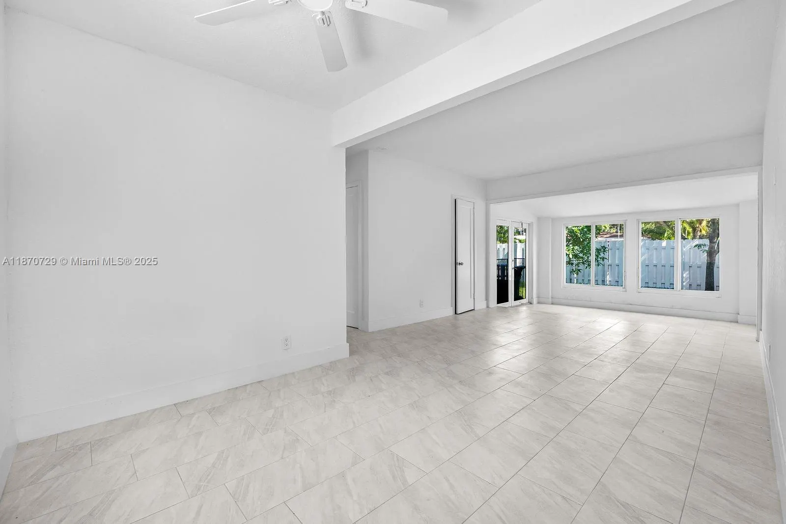 1121 SW 18th Ct