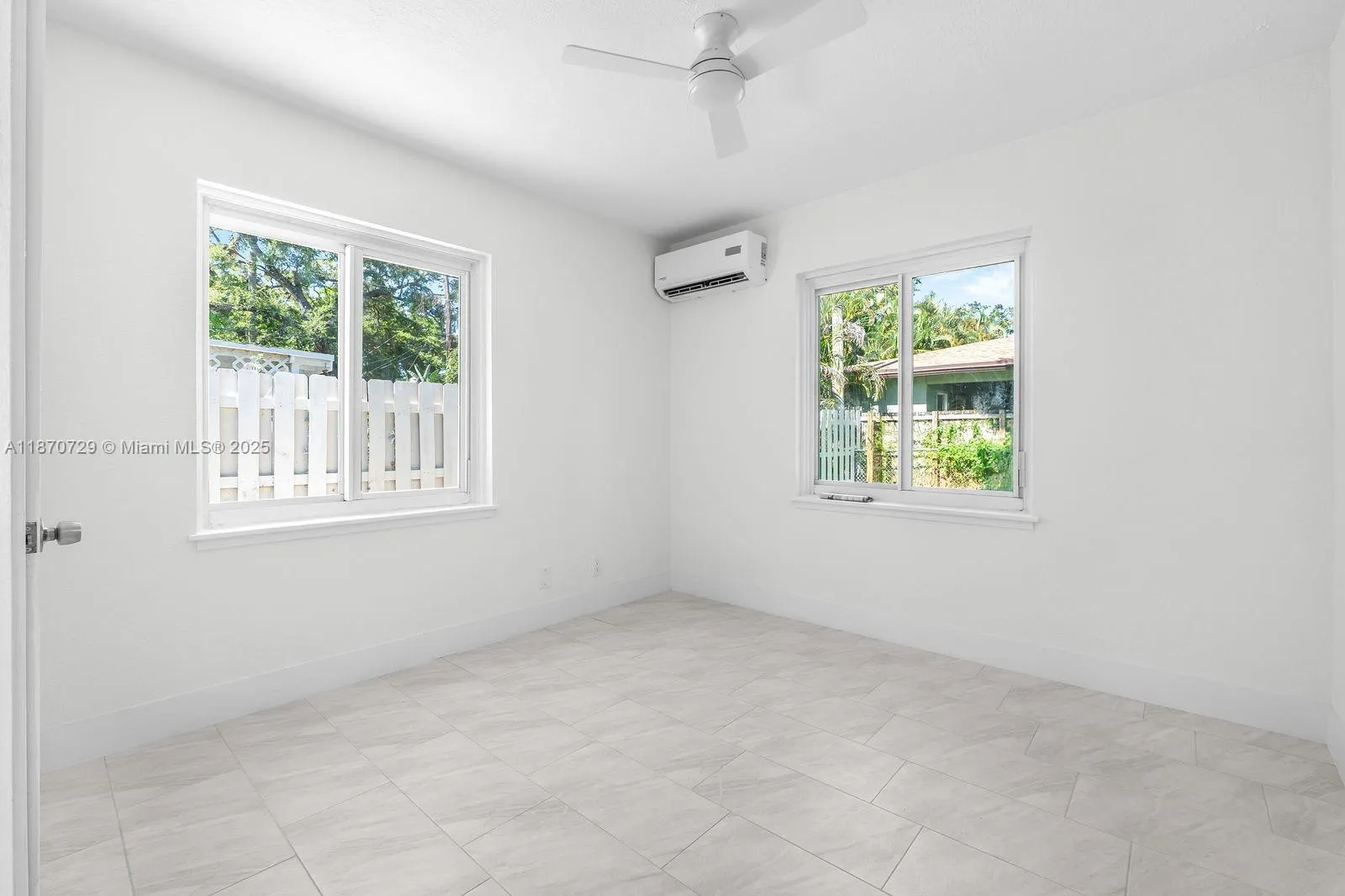 1121 SW 18th Ct