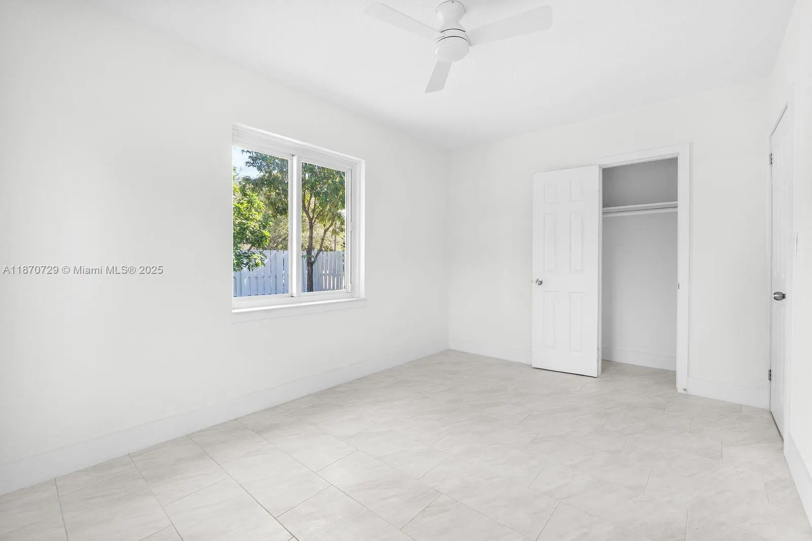 1121 SW 18th Ct
