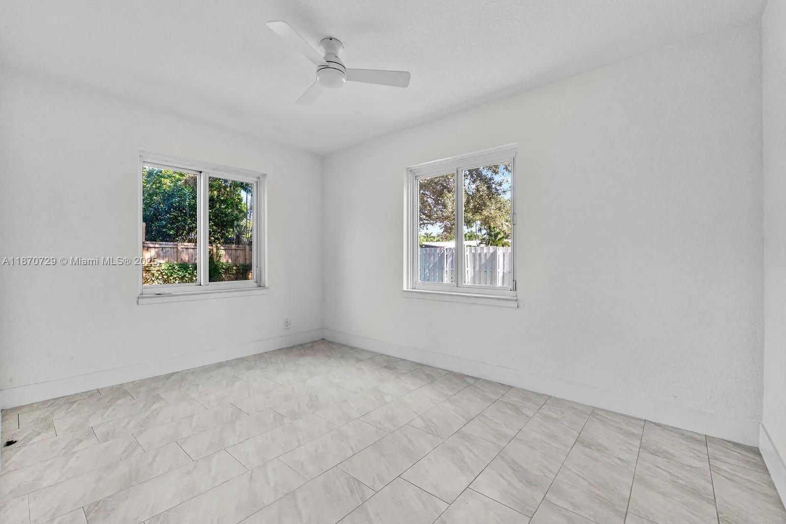 1121 SW 18th Ct