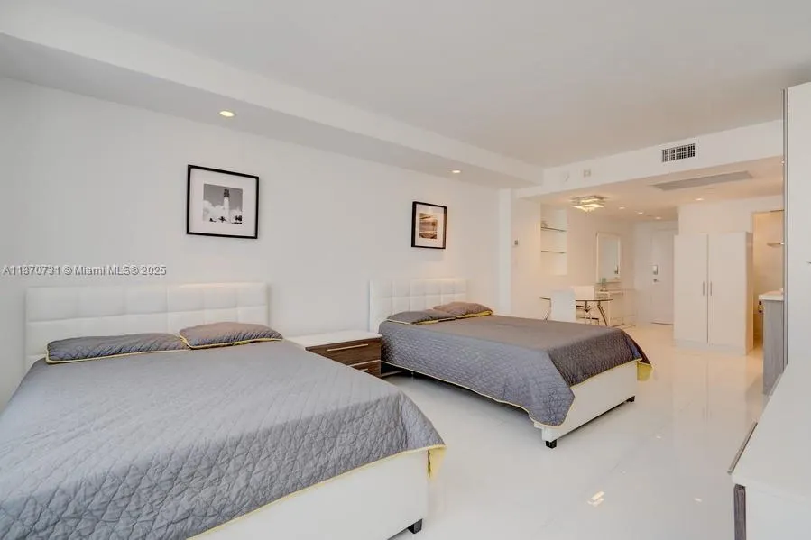 100 Lincoln Rd, #614A