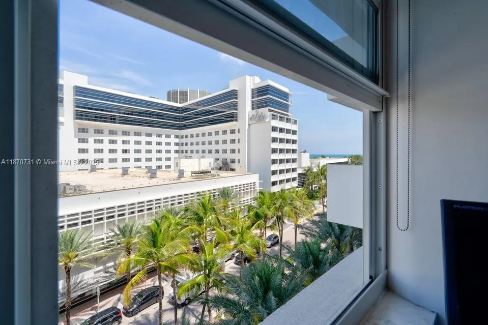 100 Lincoln Rd, #614A
