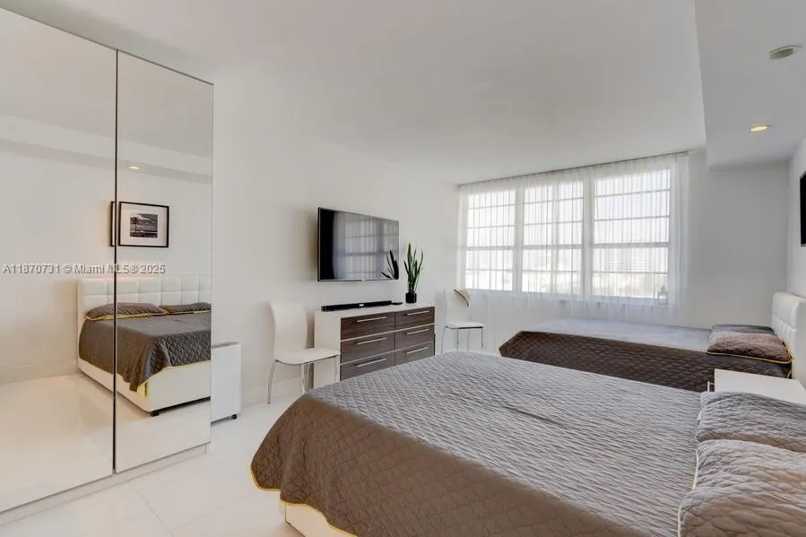 100 Lincoln Rd, #614A