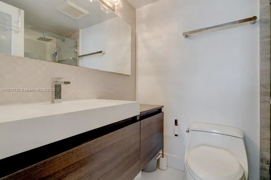 100 Lincoln Rd, #614A