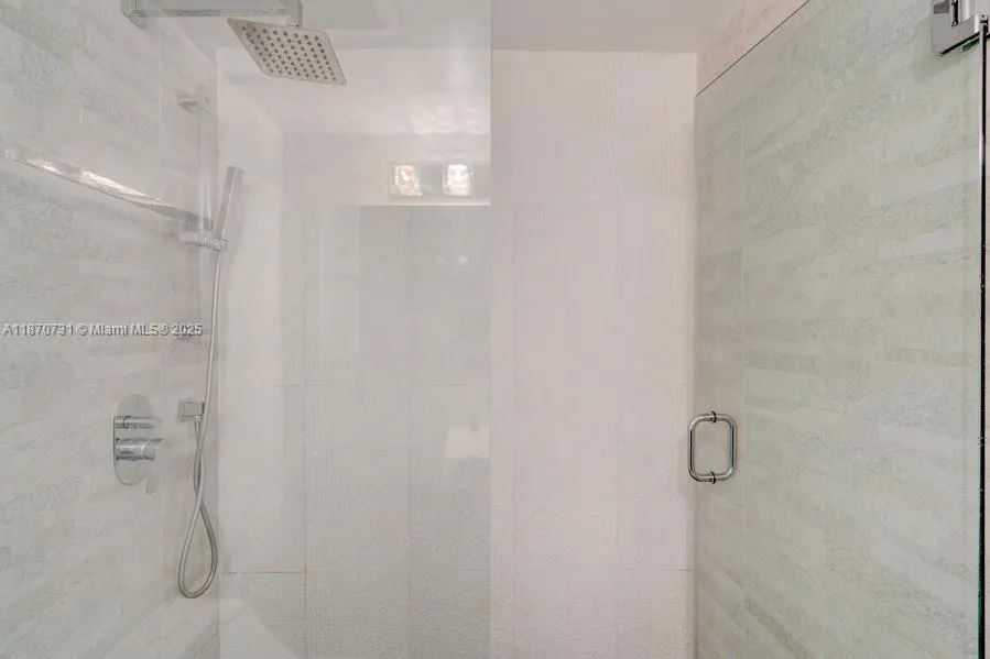 100 Lincoln Rd, #614A