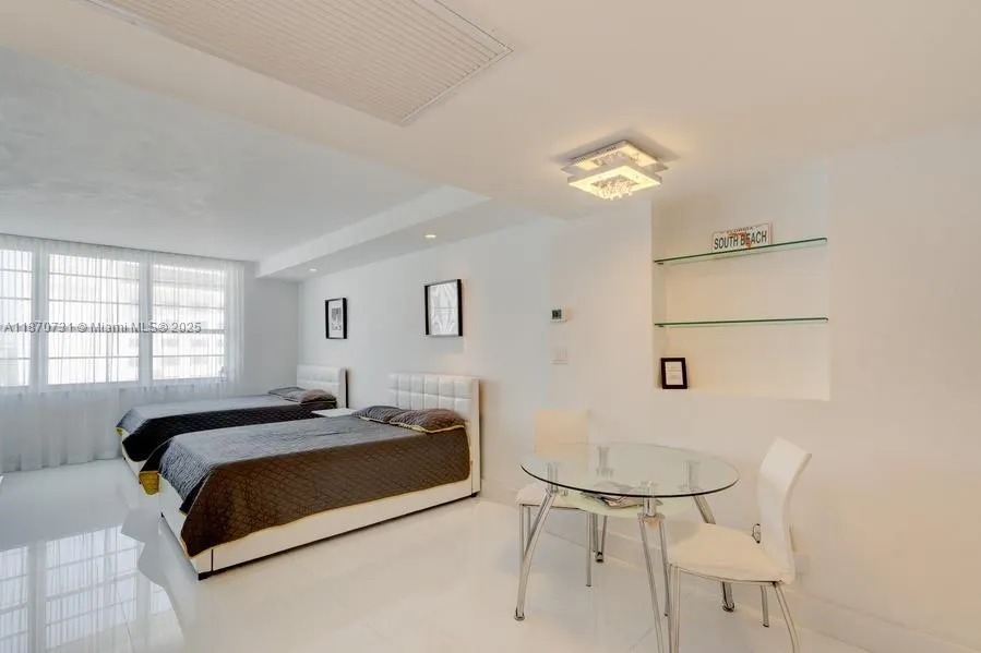 100 Lincoln Rd, #614A