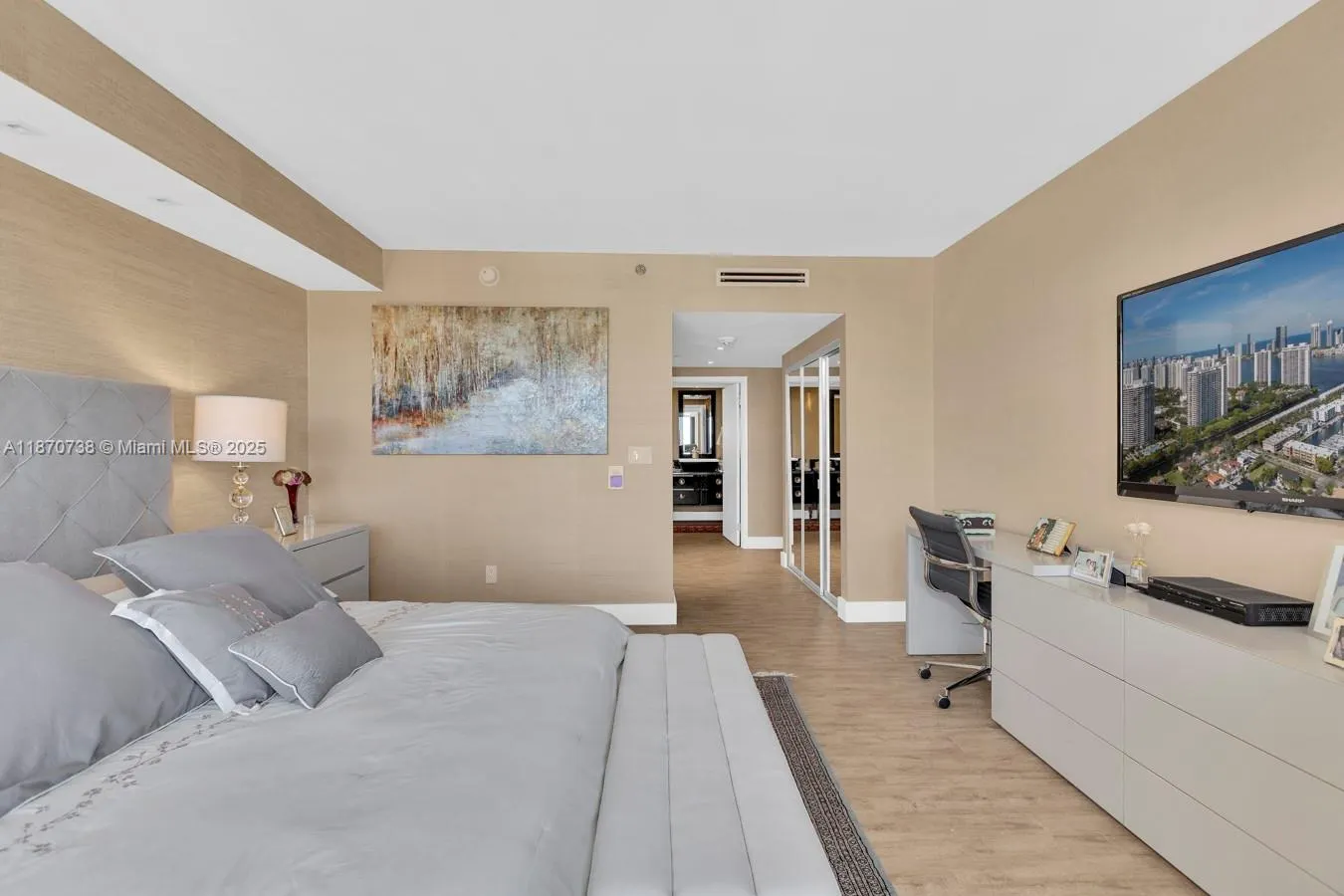 2000 Island Blvd, #1405