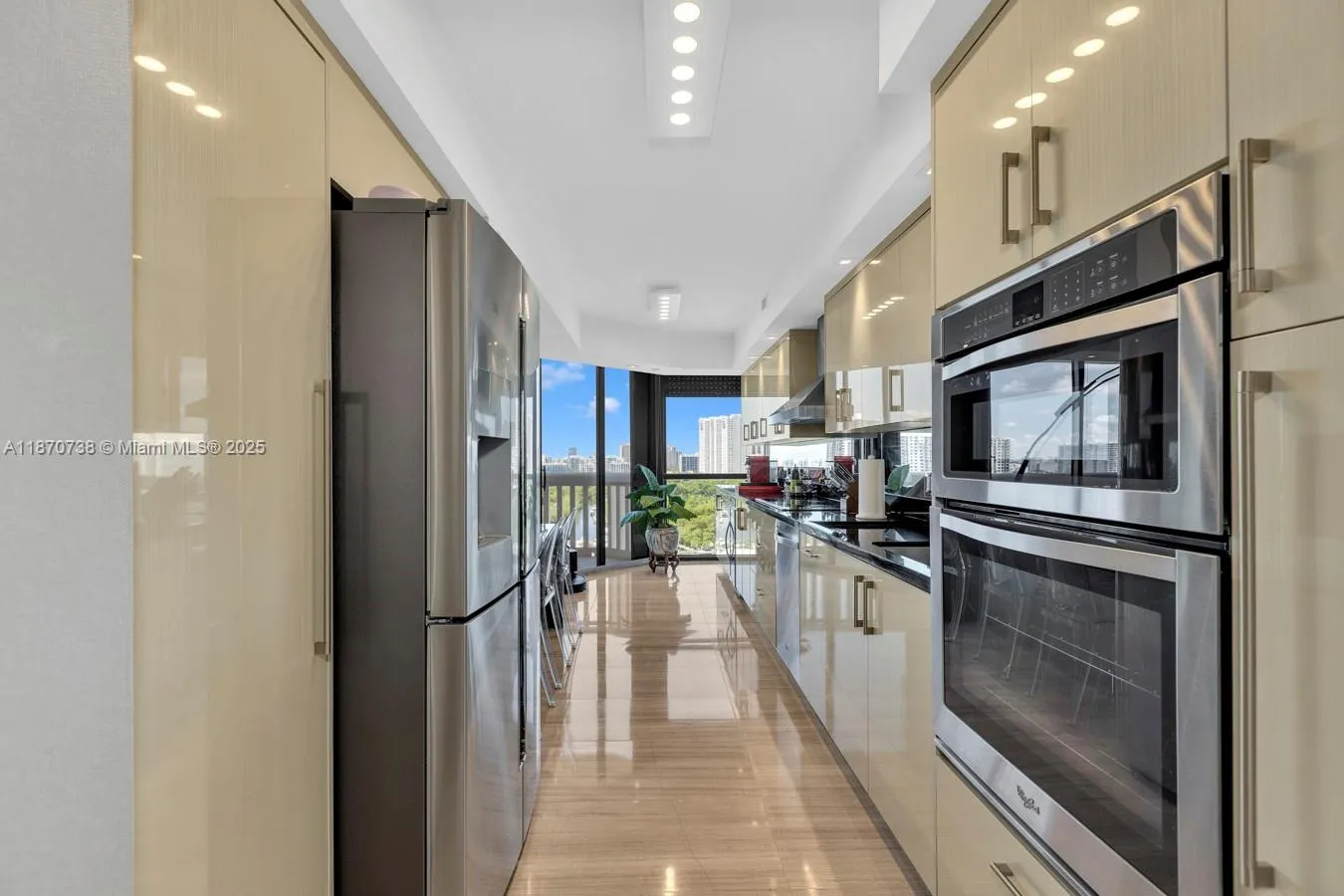 2000 Island Blvd, #1405
