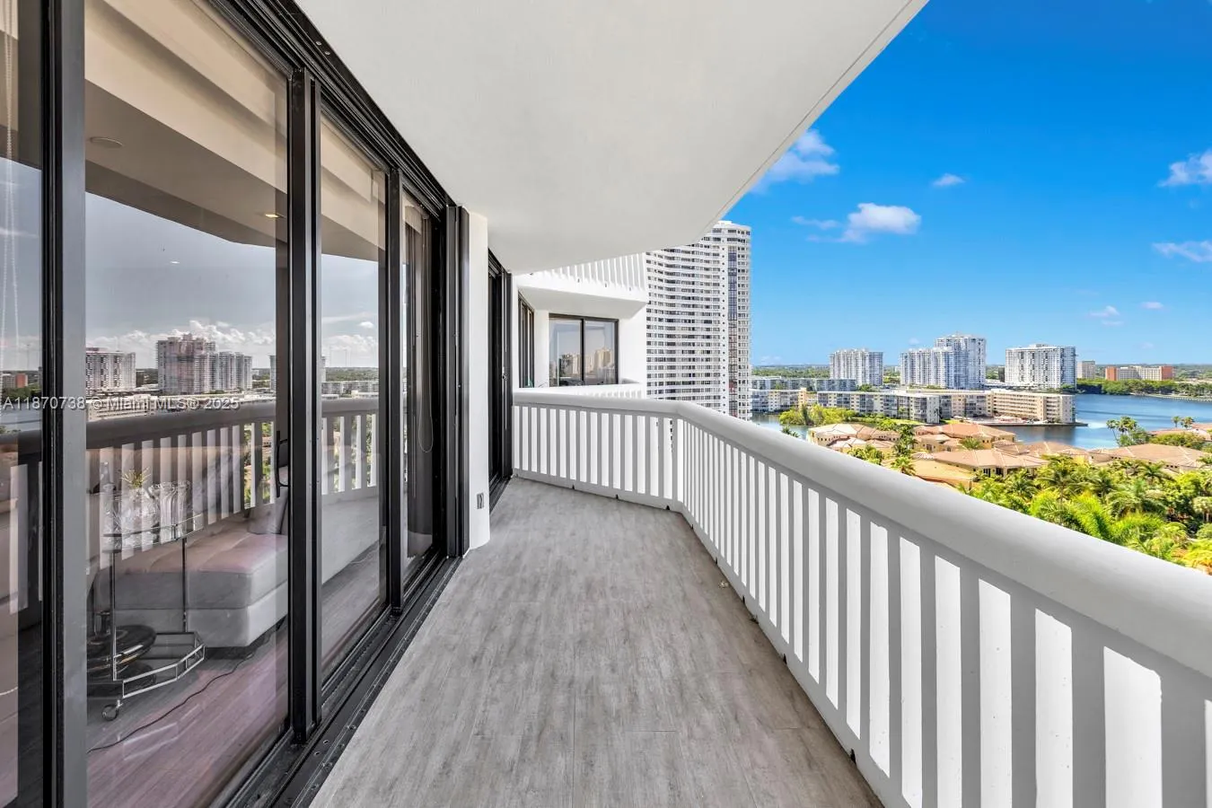 2000 Island Blvd, #1405