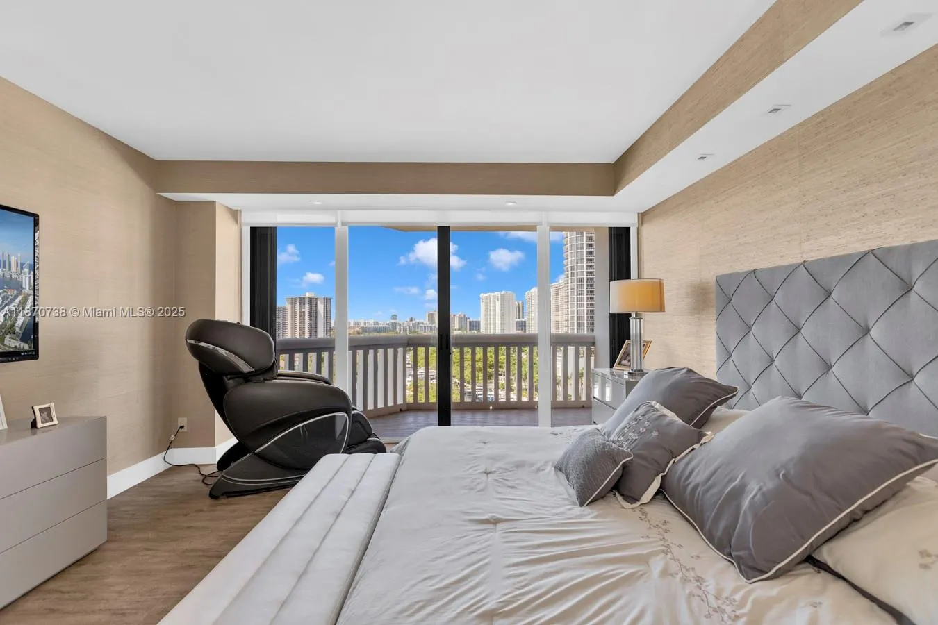 2000 Island Blvd, #1405