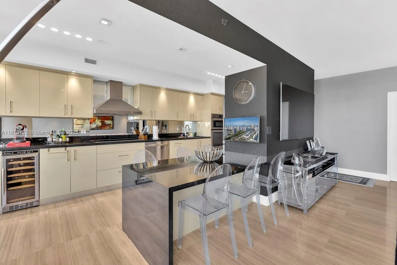 2000 Island Blvd, #1405