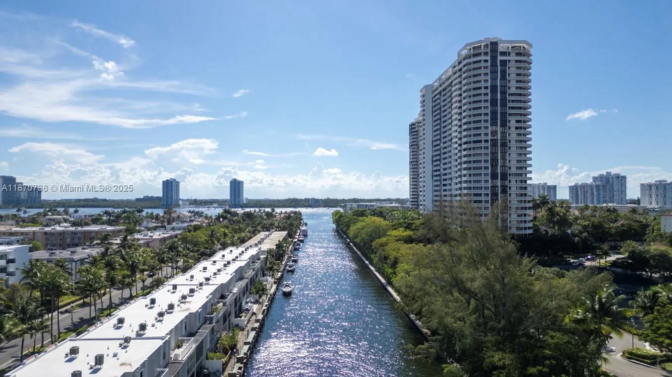 2000 Island Blvd, #1405
