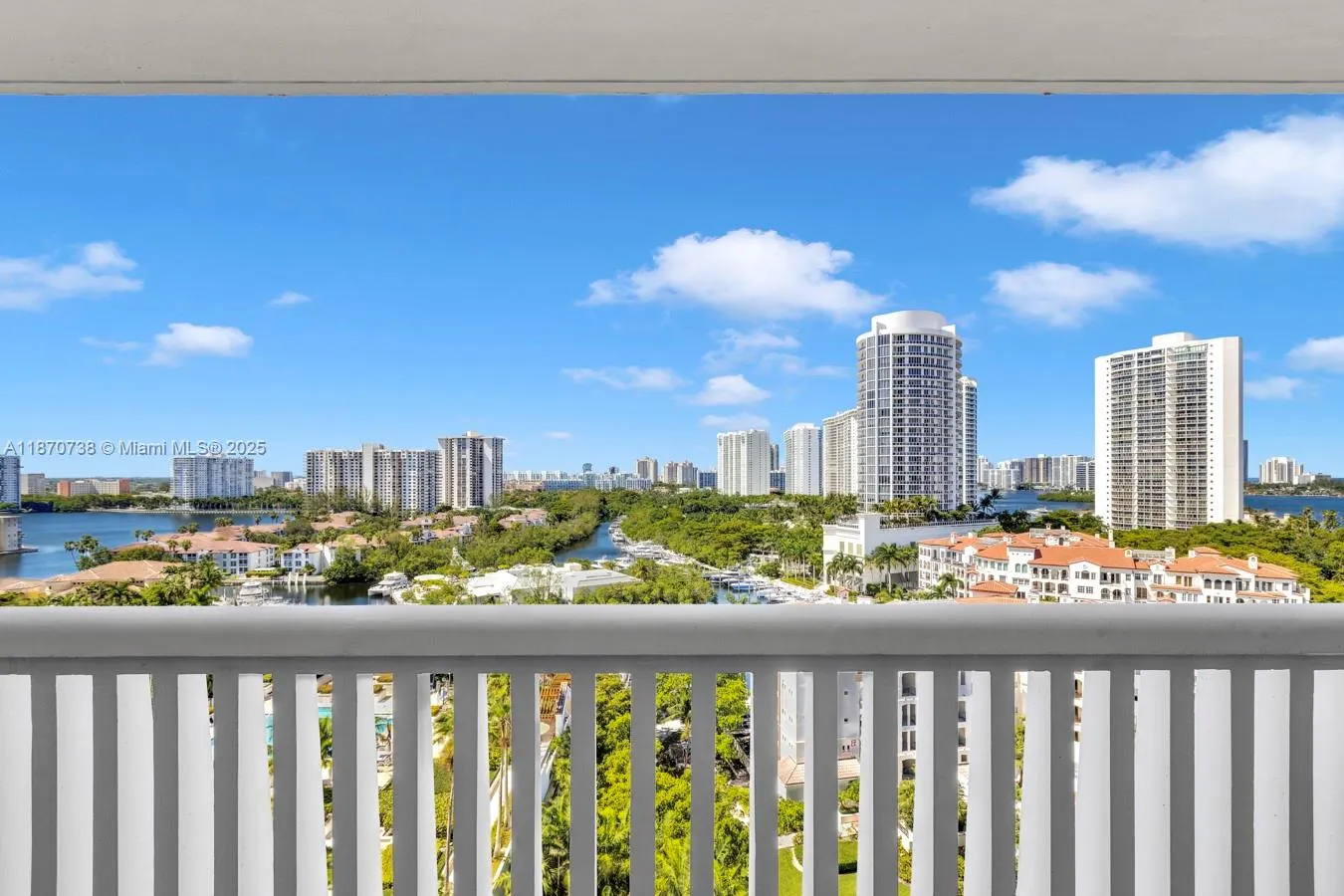 2000 Island Blvd, #1405