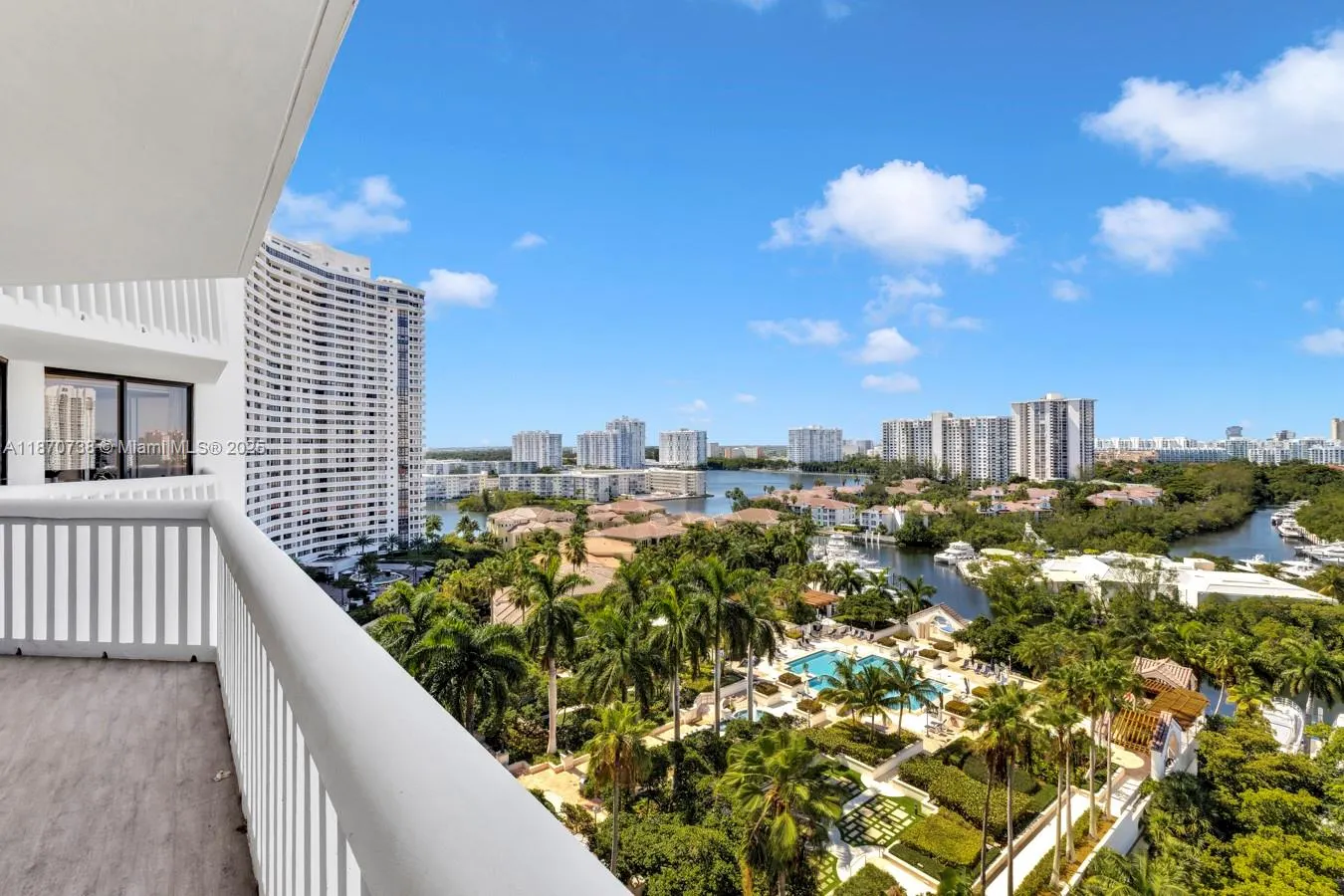 2000 Island Blvd, #1405