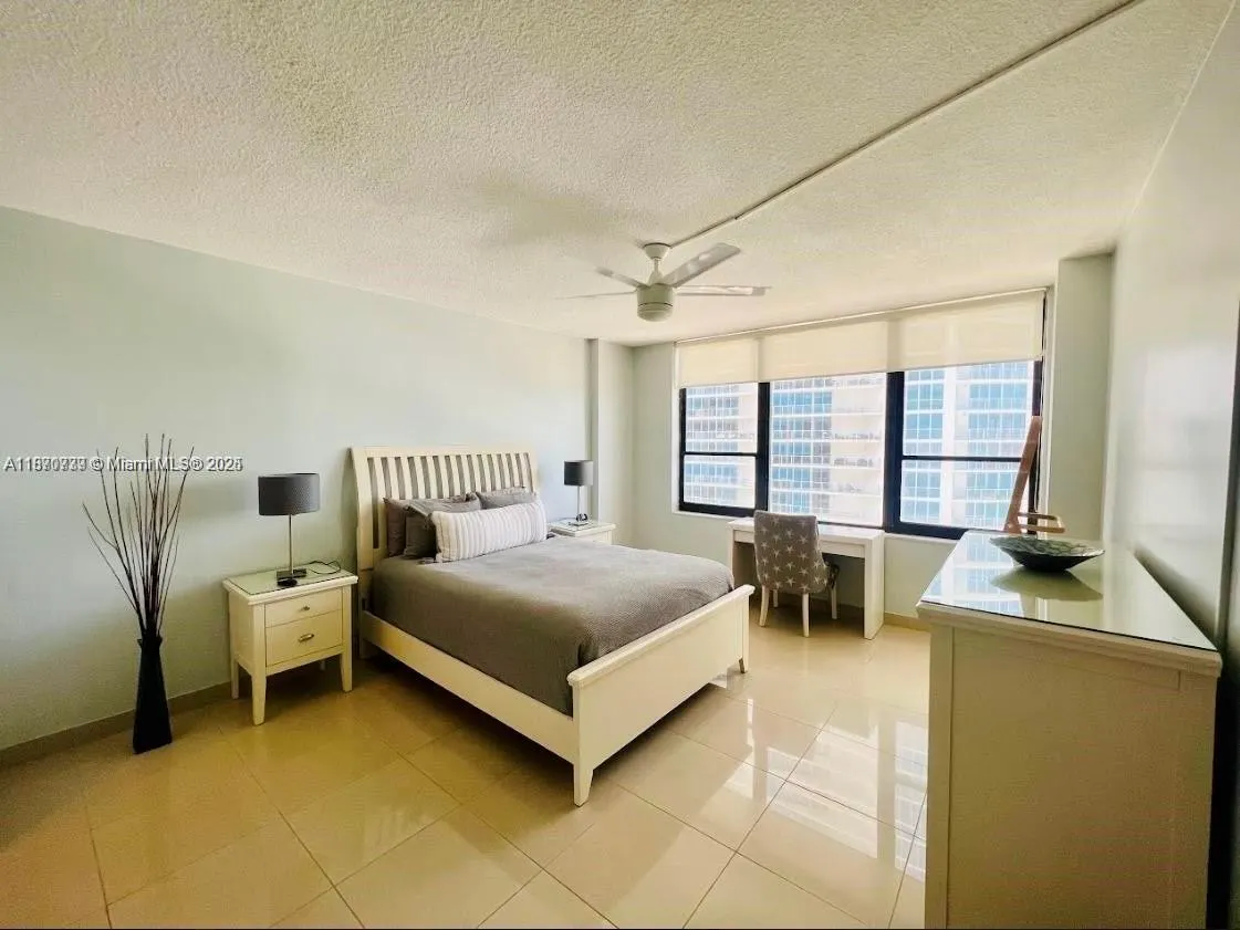 3505 S Ocean Dr, #911