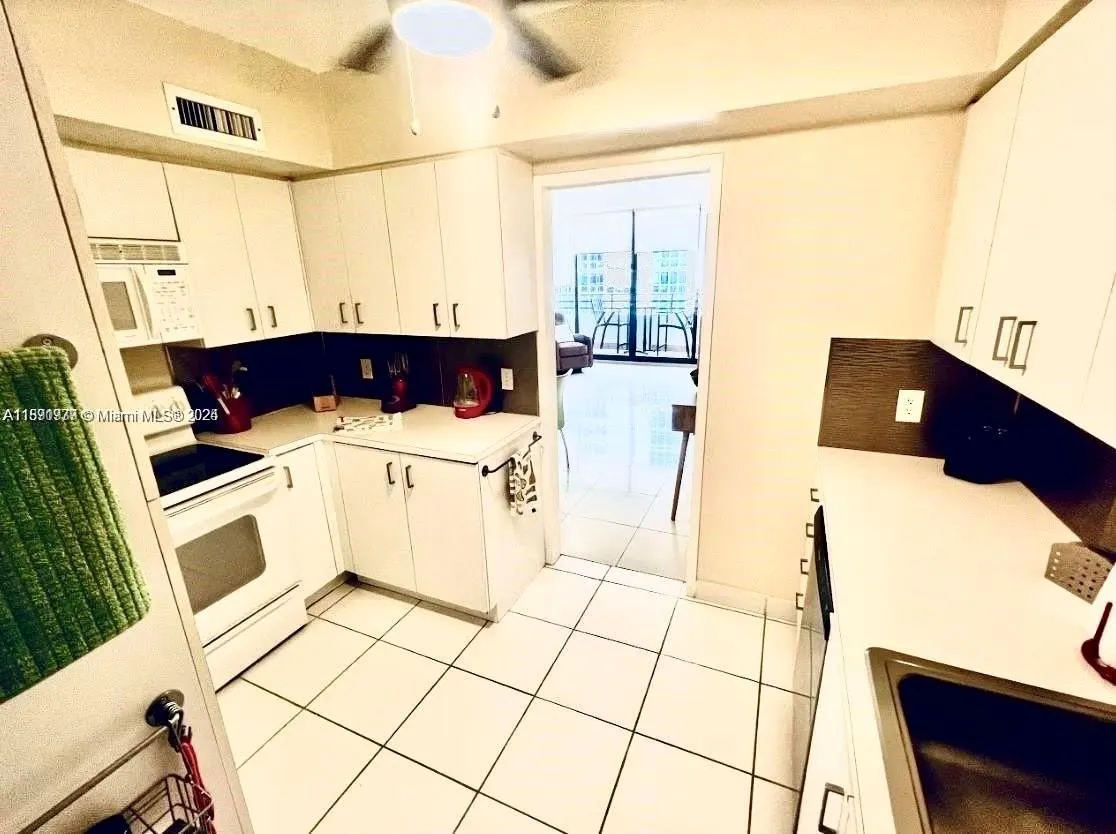 3505 S Ocean Dr, #911