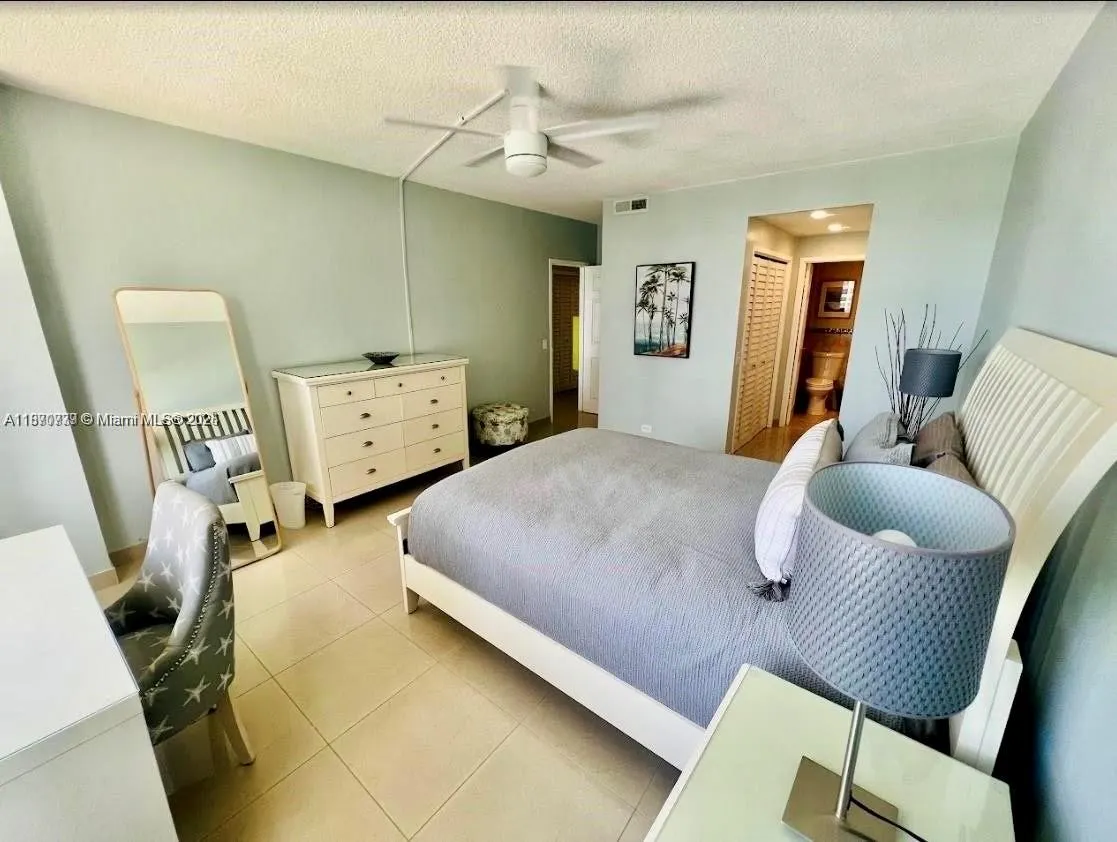 3505 S Ocean Dr, #911