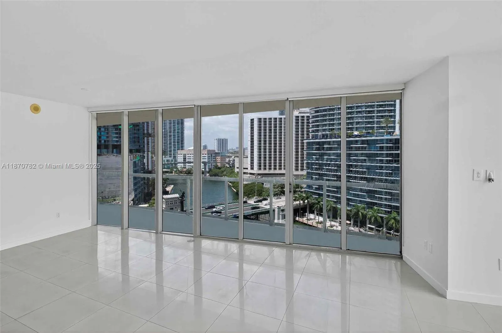 465 Brickell Ave, #2002
