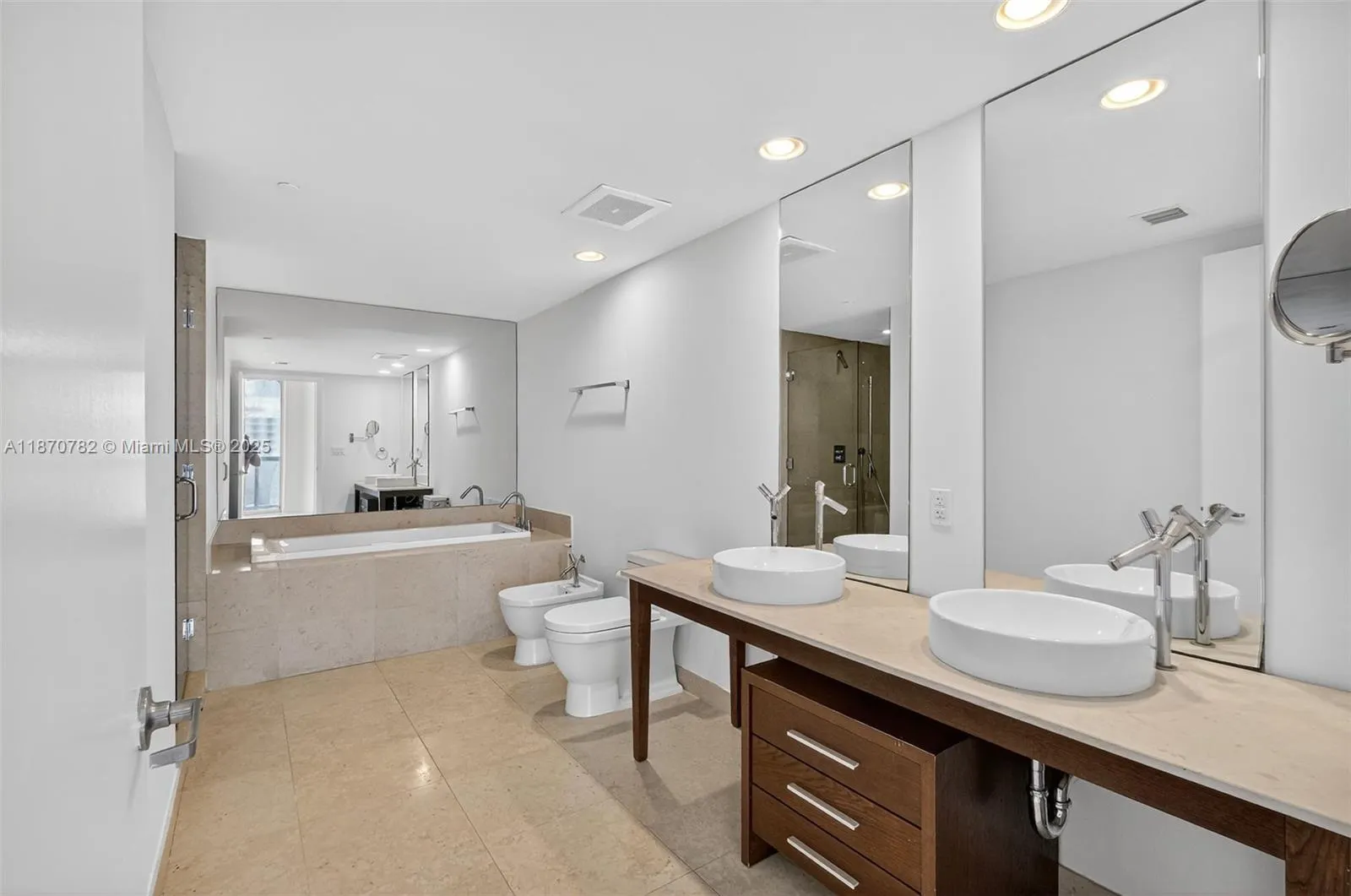 465 Brickell Ave, #2002