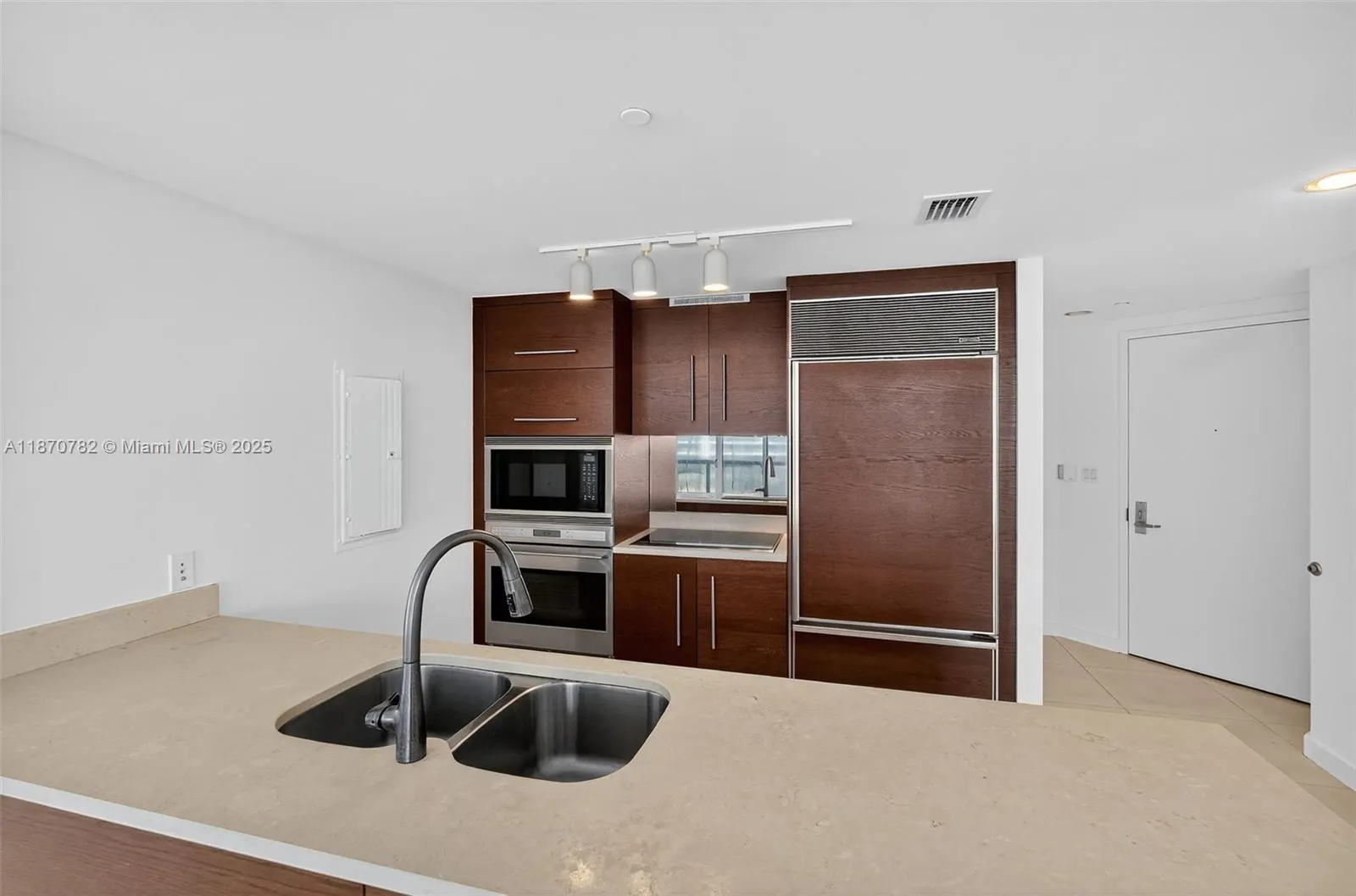 465 Brickell Ave, #2002