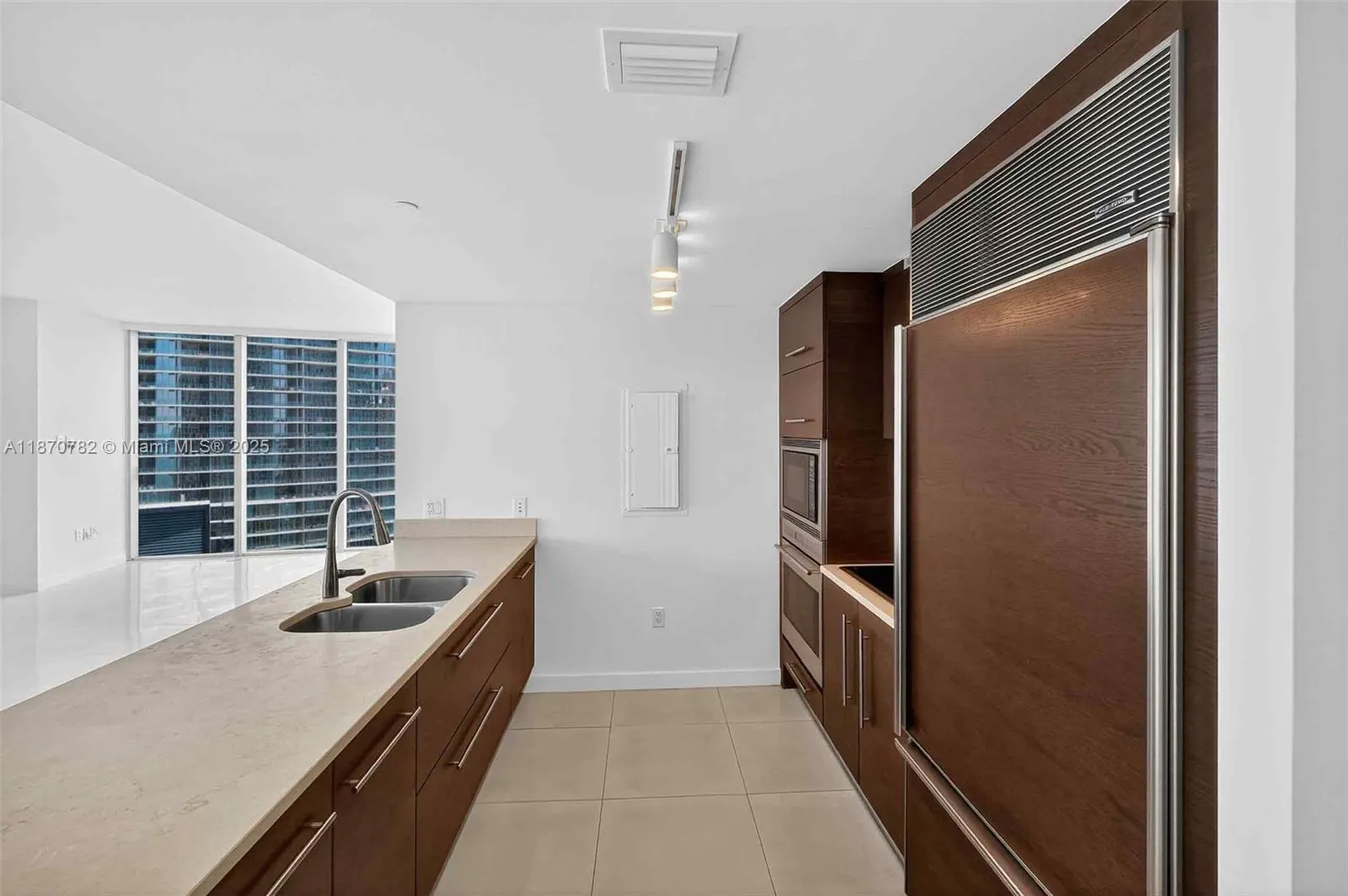 465 Brickell Ave, #2002