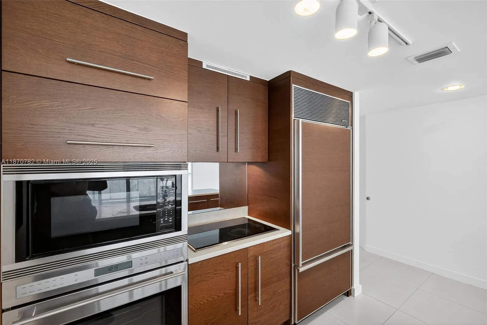 465 Brickell Ave, #2002