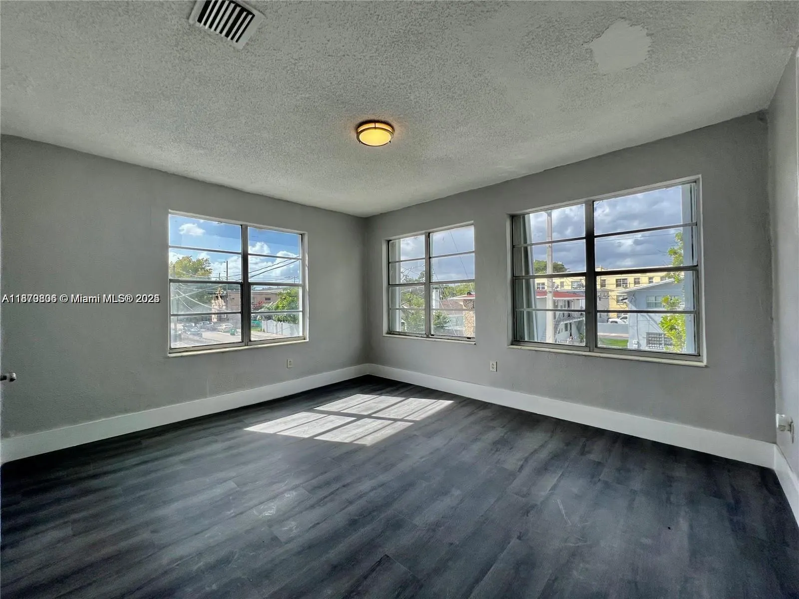 301 SW 10th Ave, #3