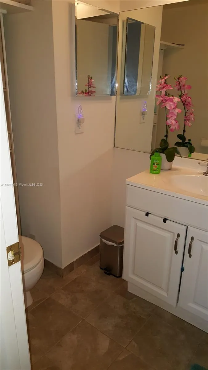 10007 Winding Lake Rd, #102