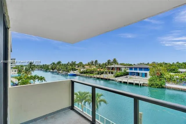 9800 W Bay Harbor Dr, #401