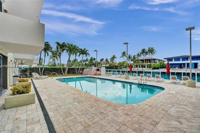 9800 W Bay Harbor Dr, #401