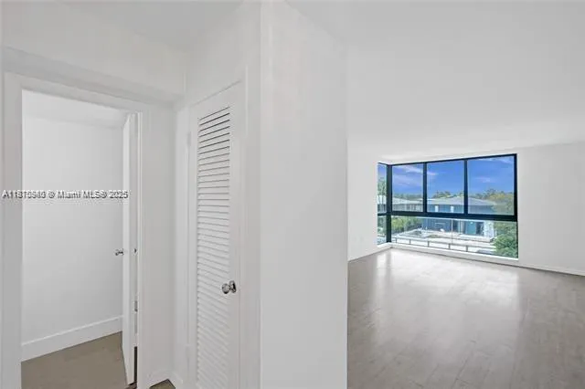9800 W Bay Harbor Dr, #401