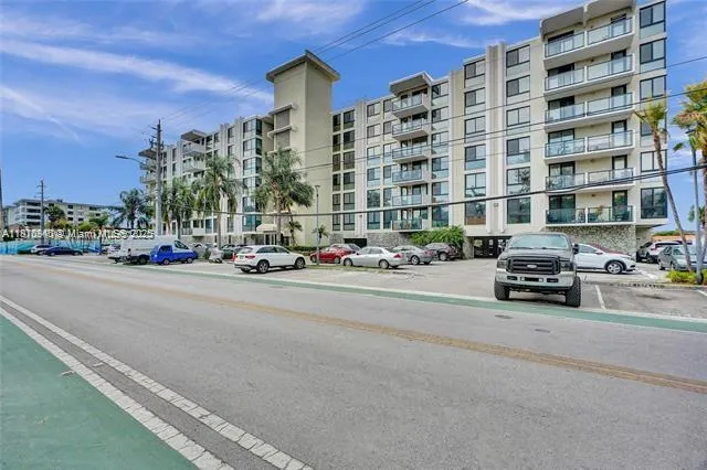 9800 W Bay Harbor Dr, #401