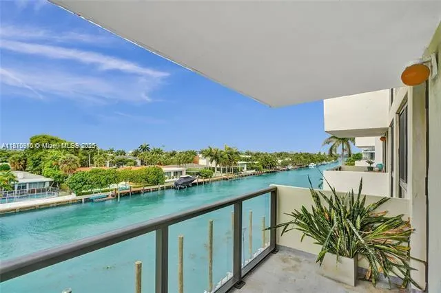 9800 W Bay Harbor Dr, #401
