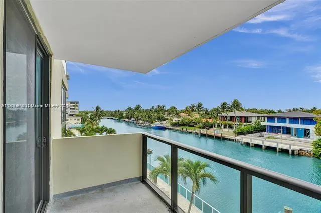 9800 W Bay Harbor Dr, #401